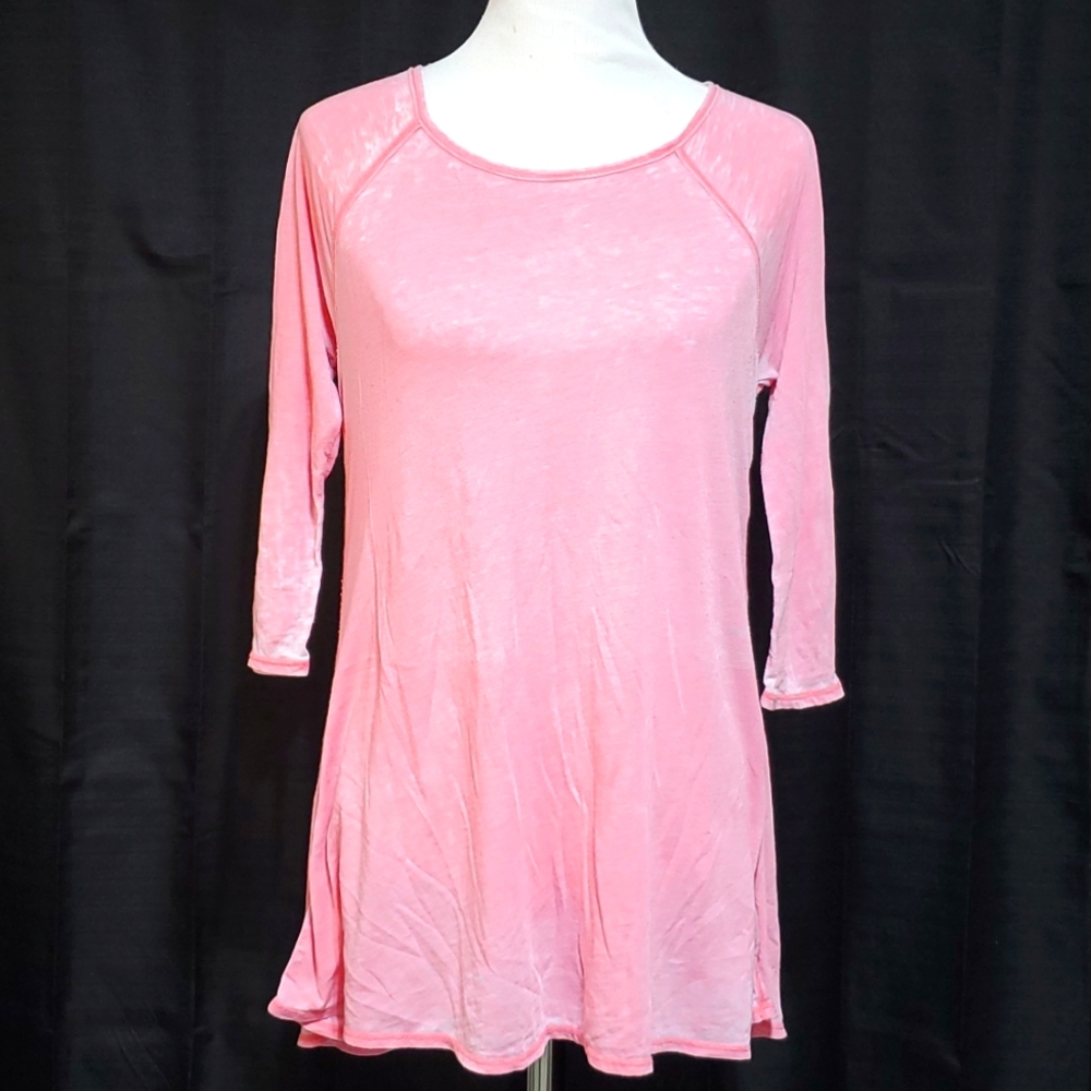 CK lightweight 3/4 sleeve performance top